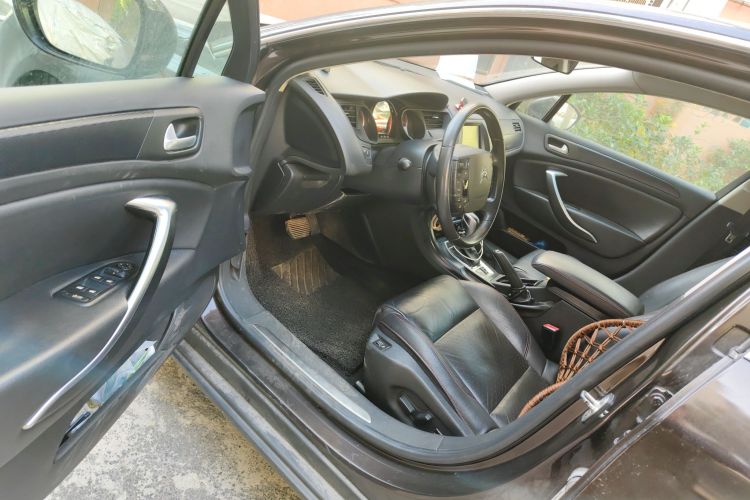 雪铁龙C5 2014款 1.6T 自动尊贵型中控内饰20