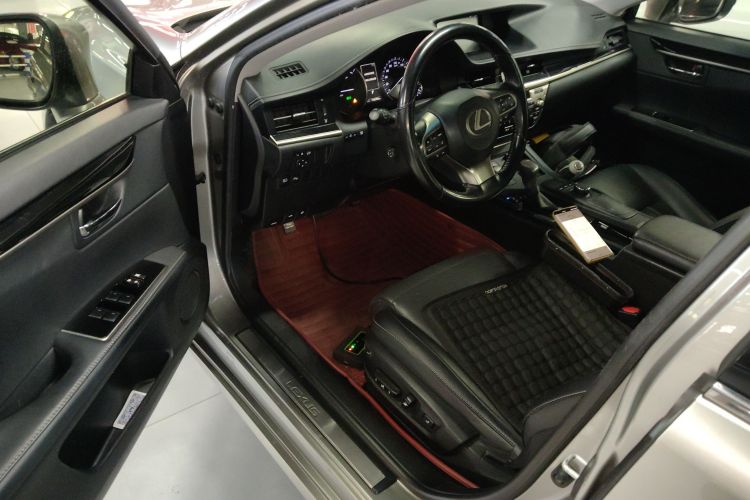 雷克萨斯ES 2015款 300h 舒适版中控内饰20