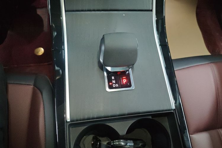 路虎 2024款 揽胜极光L SE 驭光尊耀版中控内饰18