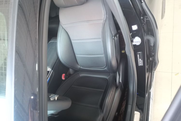 奔驰C级 2022款 C 260 L局部细节19