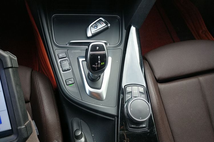 宝马3系 2019款 320Li M运动套装中控内饰18