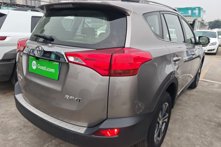 丰田 RAV4荣放 2015款 2.0L 手动两驱都市版车身外观6005