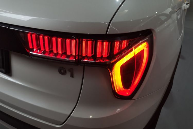 领克01 2019款 2.0T 两驱型Pro版 国VI车身外观9