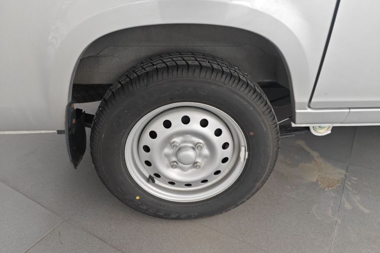 五菱汽车 五菱之光 2023款 1.5L 实用型 5/7座车身外观6008