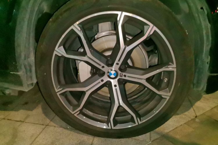 宝马X5 2023款 xDrive 30Li 尊享型M运动曜夜套装车身外观10