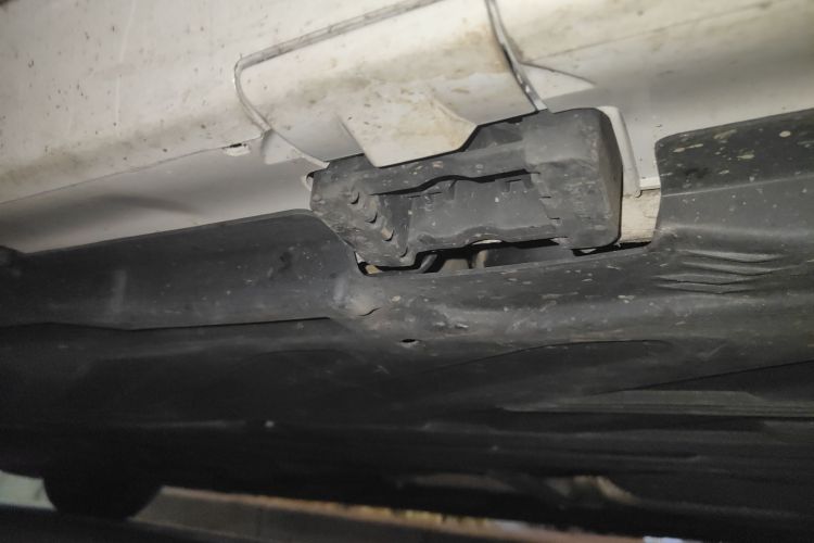 奔驰C级 2018款 C 200 L 运动版局部细节9003