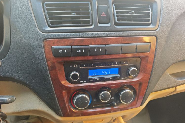 长安凯程 长安睿行M80 2014款 1.5L基本型（四座）4G15S中控内饰16