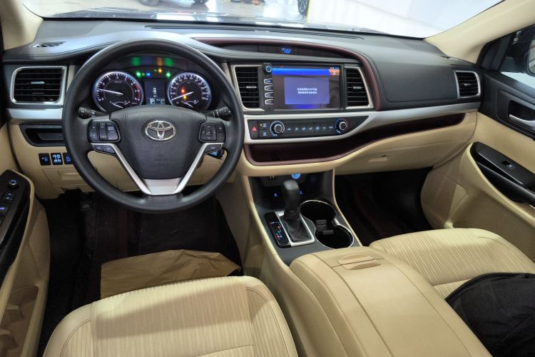 丰田 汉兰达 2015款 2.0T 四驱精英版 7座中控内饰16