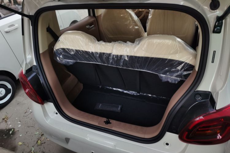 五菱汽车 宏光MINIEV 2025款 四门版 臻享+款机舱底盘23