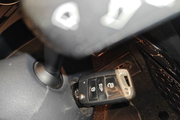 大众 高尔夫 2017款 280TSI 自动R-Line百万辆纪念版中控内饰7001