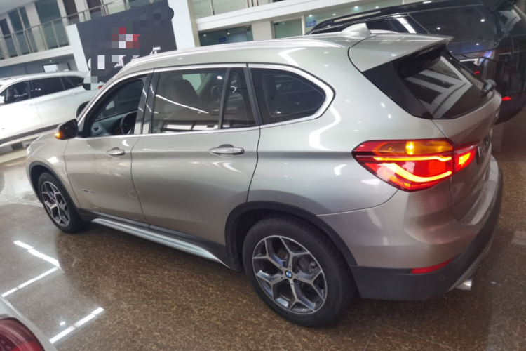 宝马X1 2018款 xDrive20Li 尊享型车身外观4