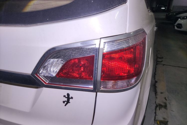 宝骏730 2014款 1.5L 手动舒适ESP版 7座车身外观9