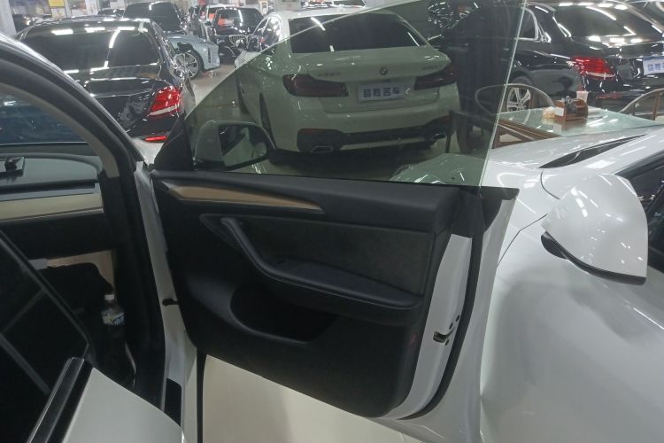 特斯拉 Model Y 2021款 标准续航后驱版中控内饰7005