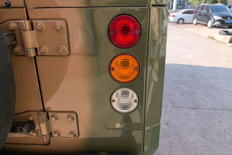 BAW北汽制造 勇士 2019款 2.4T 三门四驱短轴汽油版 国VI车身外观9