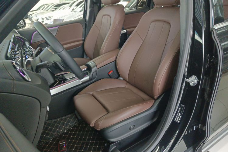 奔驰GLB 2023款 GLB 220 时尚型局部细节19