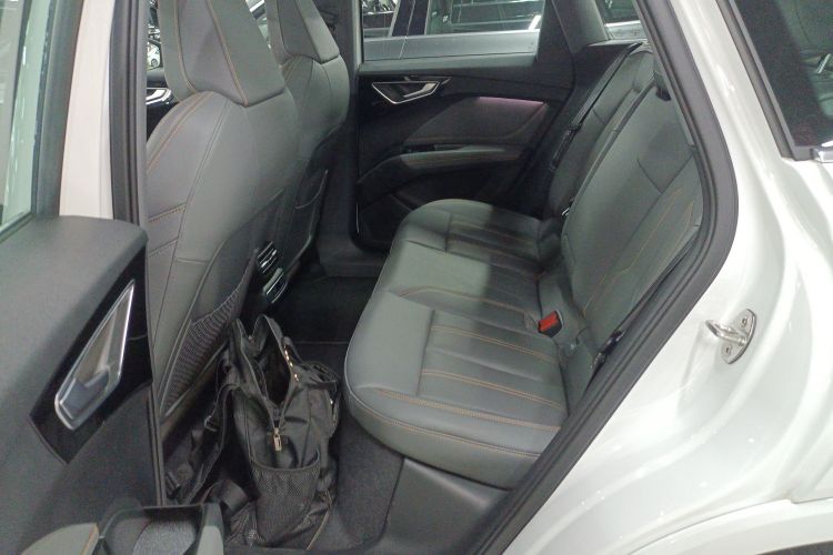 奥迪Q4 e-tron 2024款 40 e-tron 创境版中控内饰7004