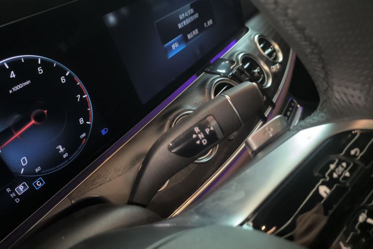奔驰E级 2023款 E 300 L 运动时尚型中控内饰18