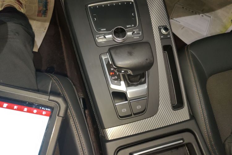 奥迪Q5L 2018款 45 TFSI 尊享时尚型 国VI局部细节18