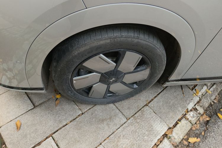 小鹏X9 2024款 610长续航Pro车身外观6002