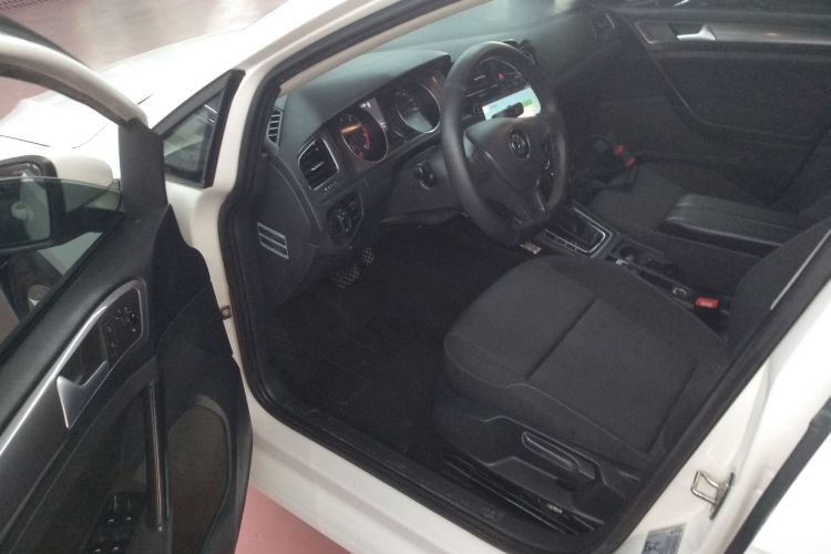 大众 高尔夫 2015款 1.6L 自动时尚型中控内饰20