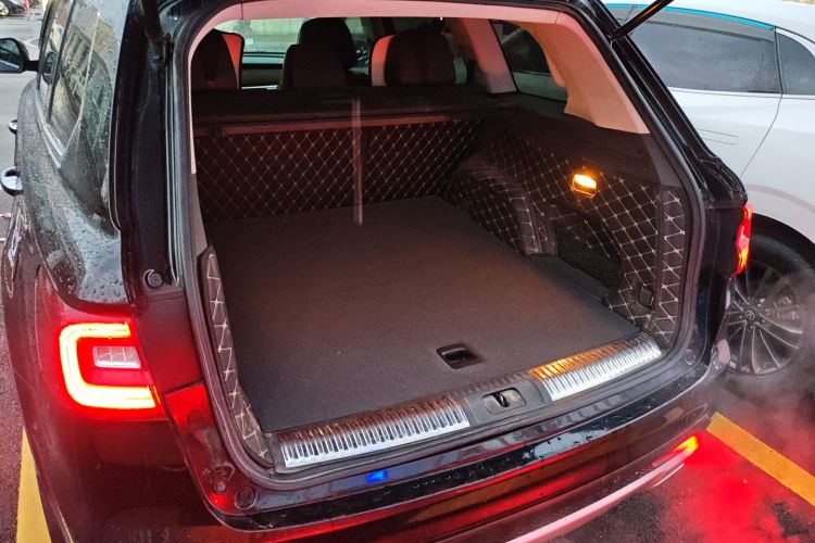 红旗HS7 2022款 3.0T 自动四驱智联旗享版 五座机舱底盘23