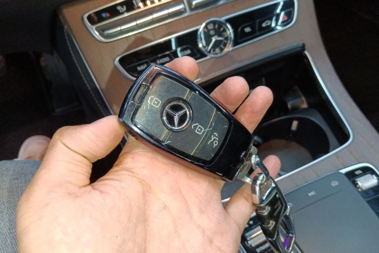 奔驰E级 2020款 E 300 L 豪华型中控内饰11