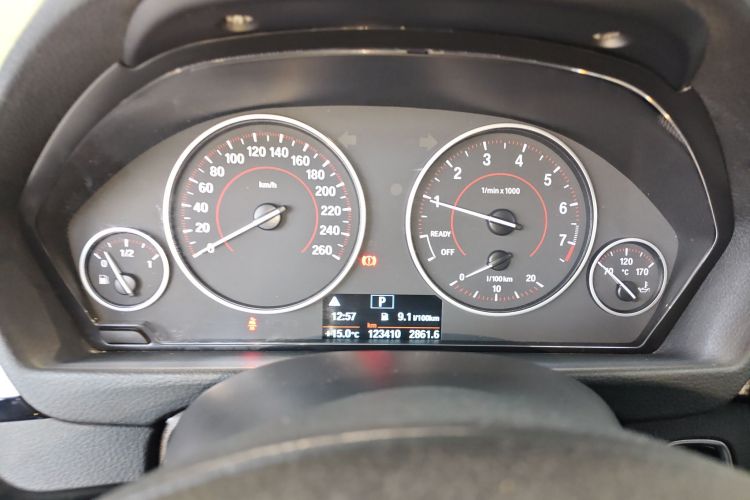 宝马3系 2017款 320i M运动型局部细节14