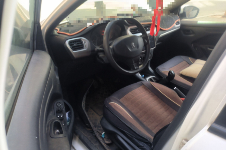 标致301 2016款 1.6L 手动舒适版中控内饰7003