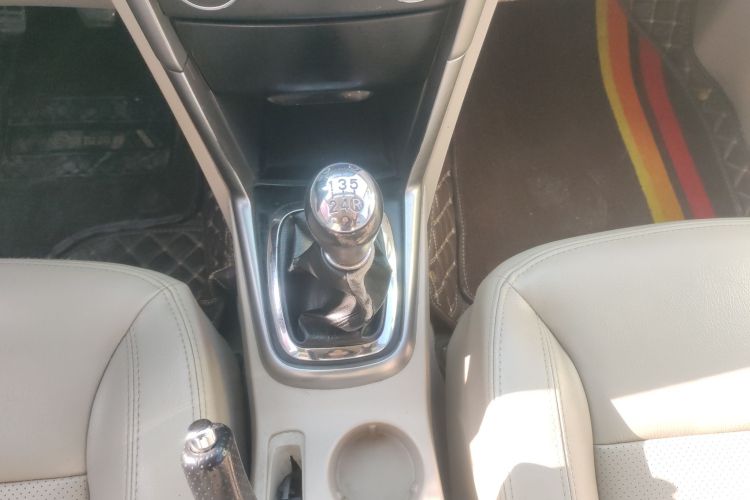 奇瑞 瑞虎3 2014款 1.6L 手动智尚版中控内饰18