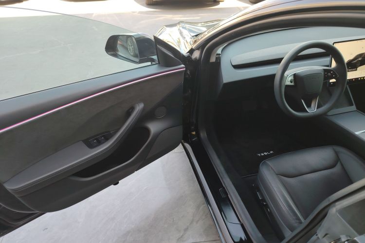 特斯拉 Model 3 2023款 长续航全轮驱动版中控内饰20