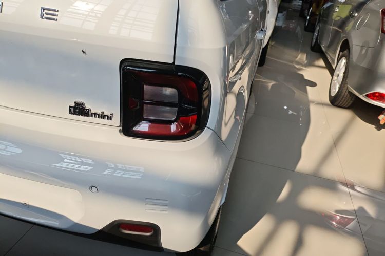 吉利银河 2023款 熊猫mini 200km 耐力熊车身外观9