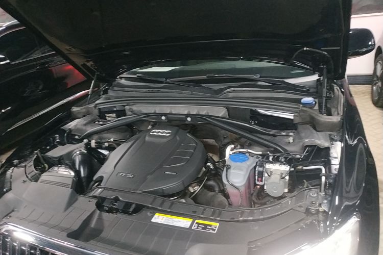 奥迪Q5 2016款 40 TFSI 进取型机舱底盘24