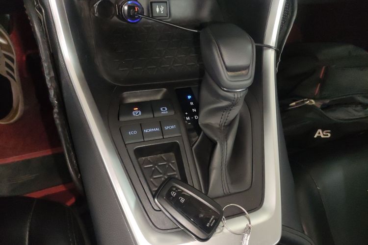 丰田 RAV4荣放 2020款 2.0L CVT两驱风尚版中控内饰18