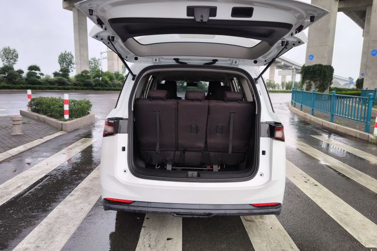 五菱汽车 五菱佳辰 2022款 1.5L 手动乐享精英型机舱底盘23