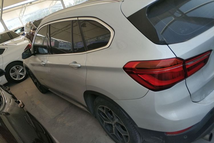 宝马X1 2016款 sDrive20Li 豪华型车身外观4