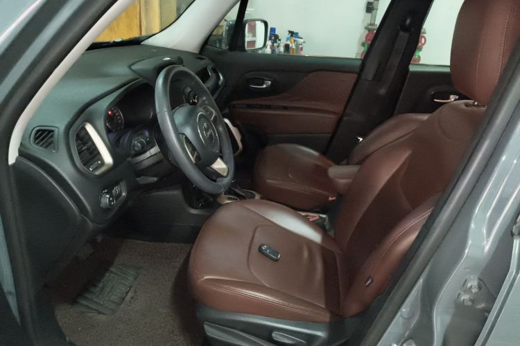 Jeep 自由侠 2016款 1.4T 自动劲能版+中控内饰19