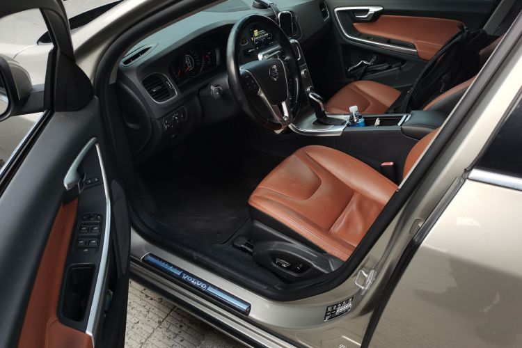 沃尔沃S60 2015款 S60L 2.0T 智远版中控内饰20