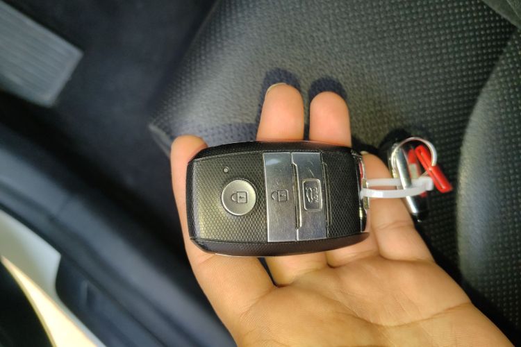 起亚K5 2017款 2.0L 自动15周年特别版LUX中控内饰11