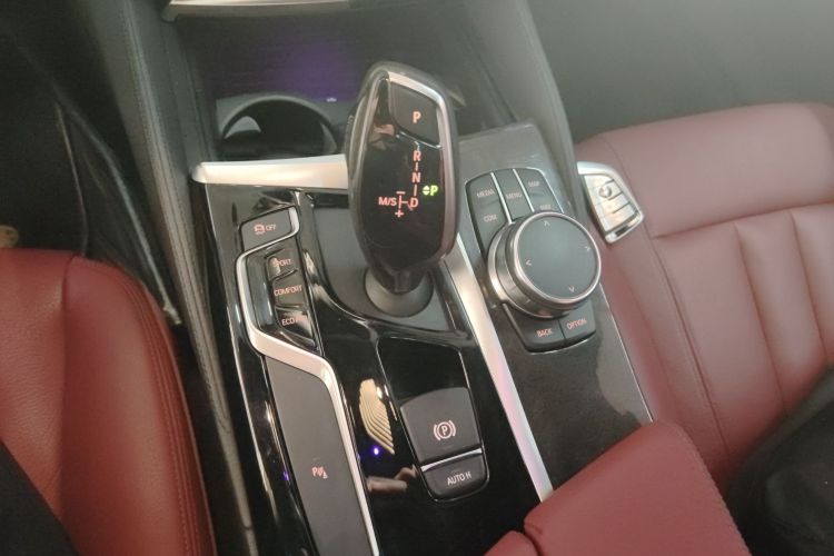 宝马5系 2018款 530Li xDrive M运动套装中控内饰18