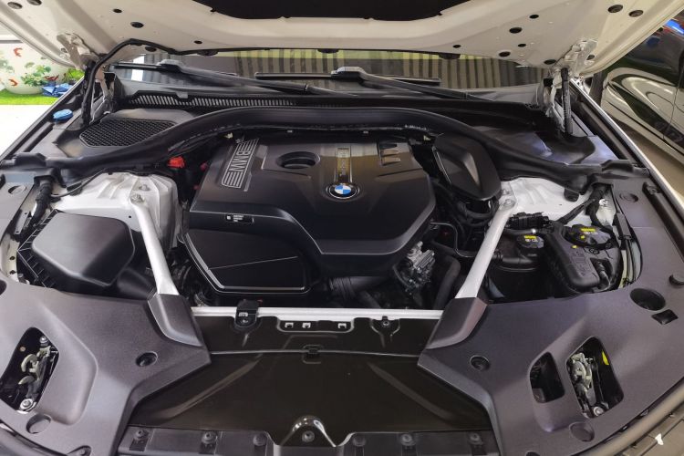 宝马5系 2020款 525Li M运动套装机舱底盘24