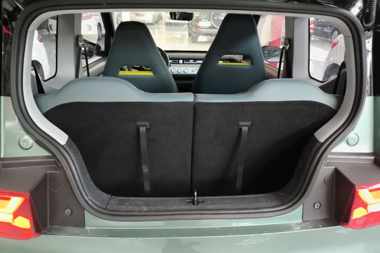 五菱汽车 宏光MINIEV 2022款 GAMEBOY 300km 玩咖款 磷酸铁锂机舱底盘23