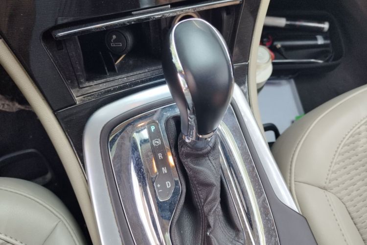 别克 君威 2014款 2.0L 领先时尚型中控内饰18