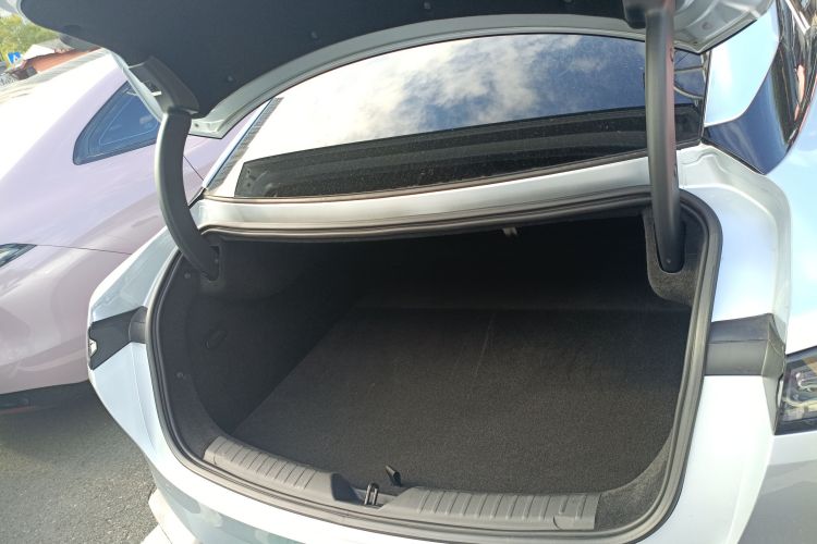 昊铂GT 2023款 710后驱超充版机舱底盘23