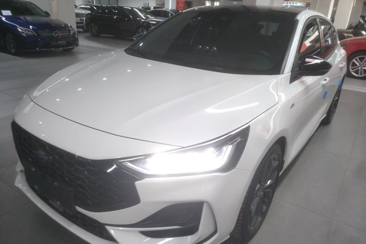 福特 福克斯 2022款 两厢 EcoBoost 180 自动ST Line车身外观1