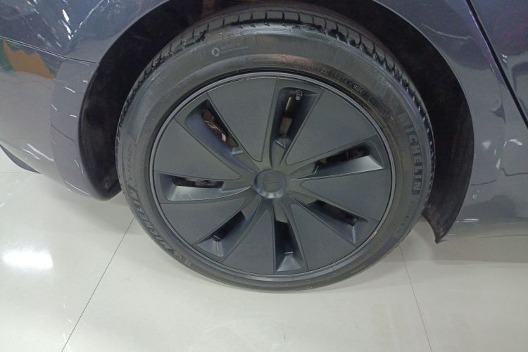 特斯拉 Model 3 2023款 后轮驱动版车身外观6008