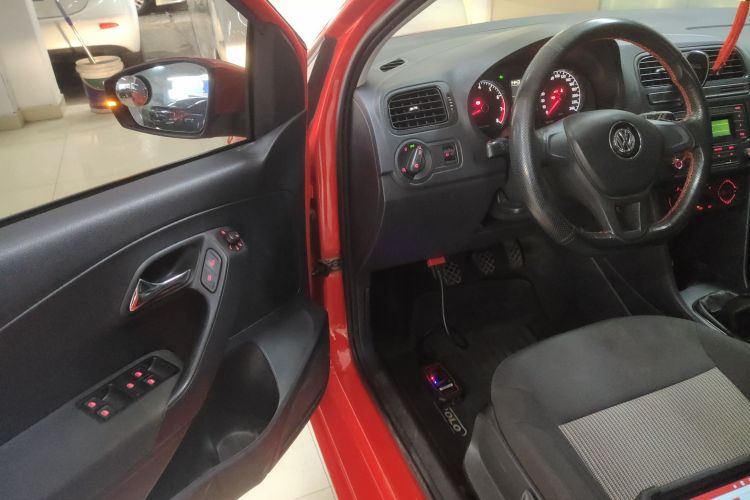 大众 Polo 2014款 1.4L 手动风尚版中控内饰20