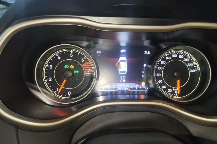 Jeep 自由光 2017款 2.0L 优越版中控内饰14