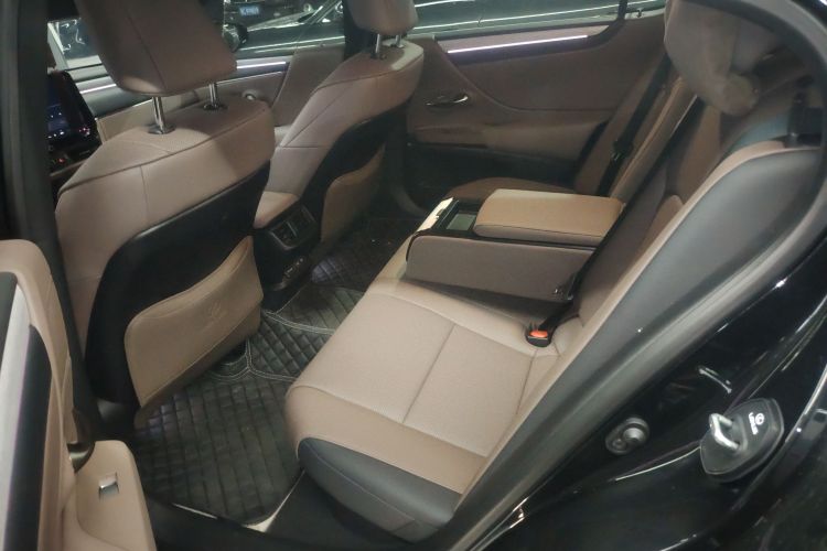 雷克萨斯ES 2025款 300h 臻享版中控内饰7004