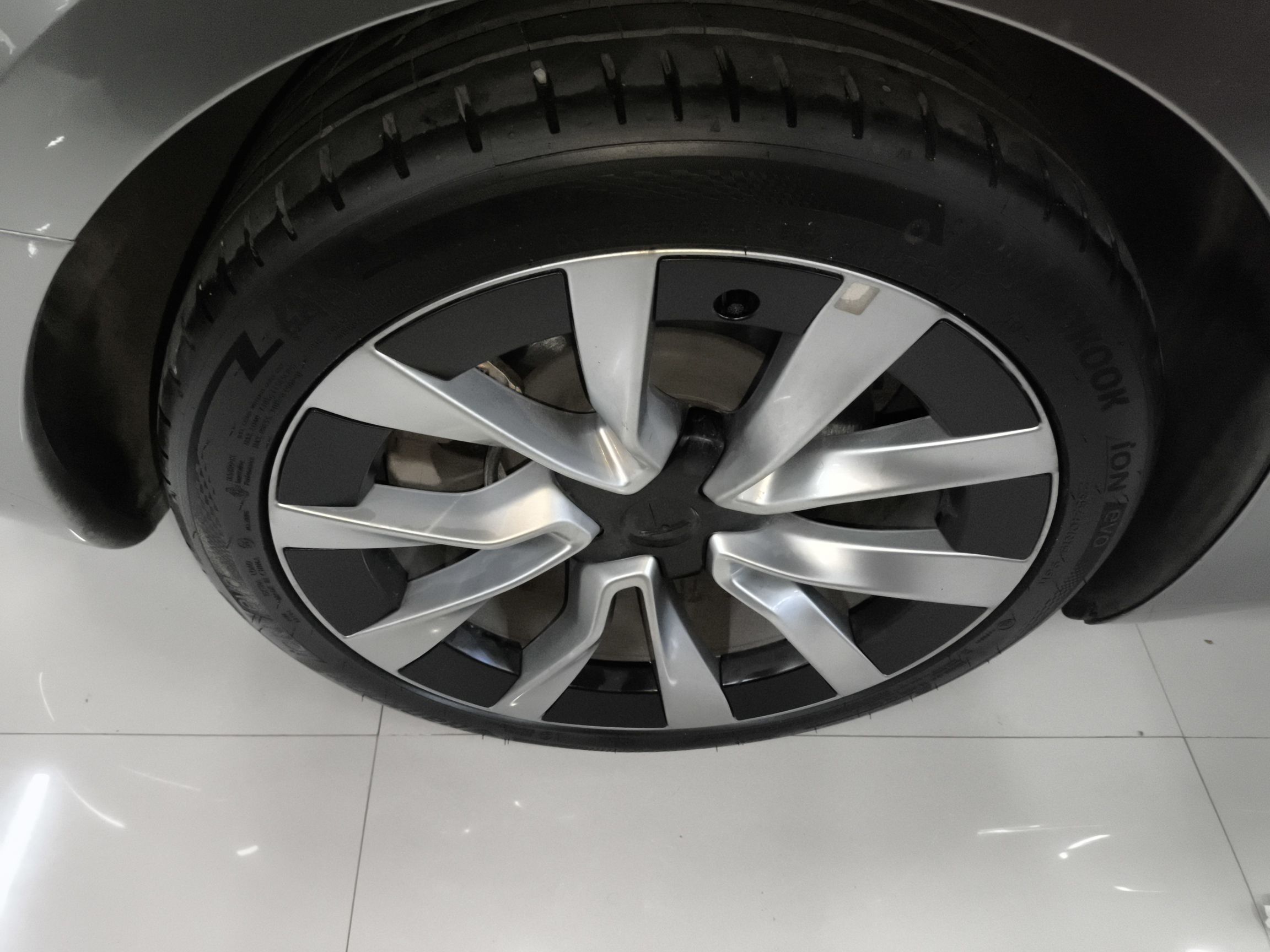 特斯拉 Model 3 2023款 长续航全轮驱动版