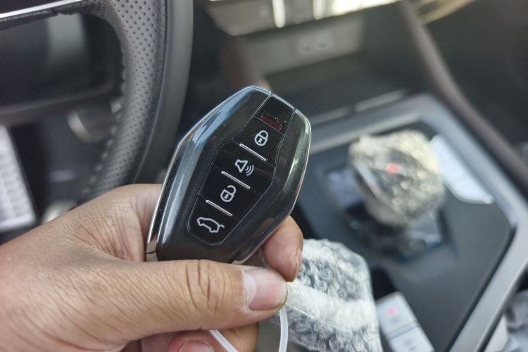 捷途X90 PLUS 2023款 改款 1.6TD DCT别墅 7座中控内饰11